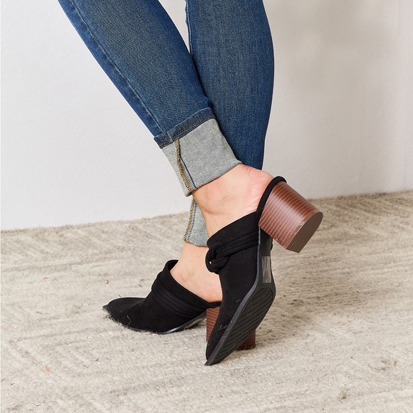 NEW QUPID Black Vegan Suede Leather Braided Trim Pointed Toe Slip On Mules Shoes - Picture 5 of 5